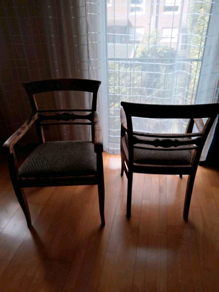 2 Antike, alte Stühle, Eiche massiv, retro, neue Bilder in Köln