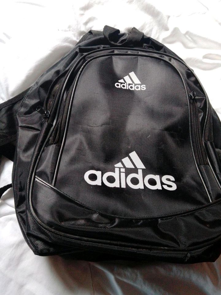 Rucksack von Adidas... in Essen