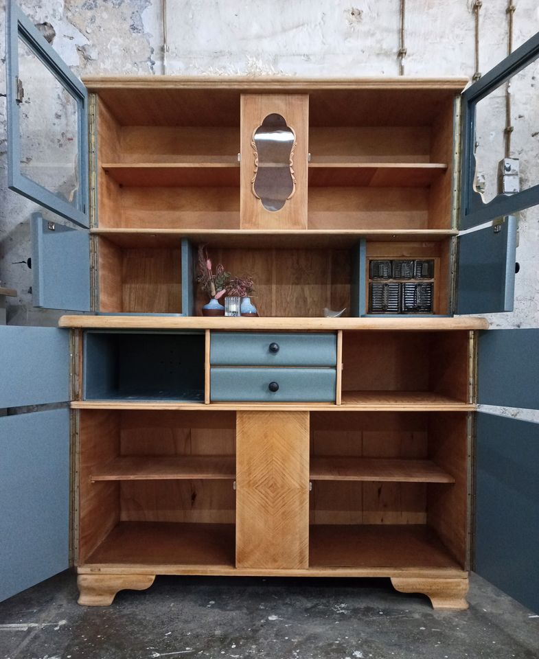 Alter Küchenschrank, Buffetschrank, Küchenbuffet, Vitrinenschrank, alter Vitrinenschrank, alter Schrank, Kredenz, Anrichte, Alte Anrichte, Wohnzimmerschrank, Geschirrschrank, Küchenvitrine in Heiligenhaus