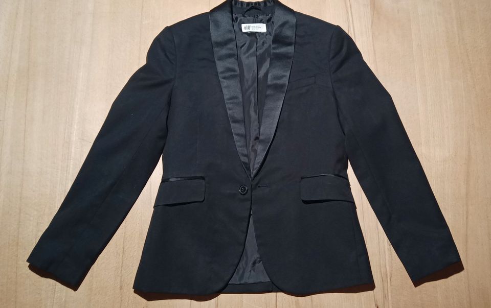 Smokingjacke schwarz mit Hemd Gr. 134 in Wolfegg