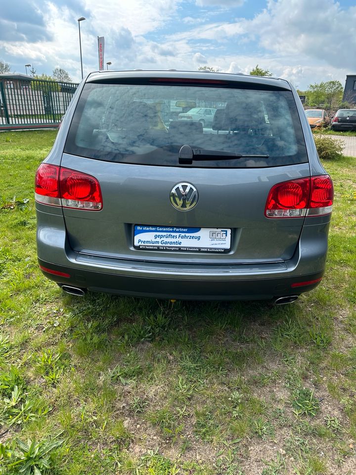 VW Touareg V8 4,2 ,,,NEUWAGEN ZUSTAND ““ WENIG KM SELTEN in Buchholz (Aller)