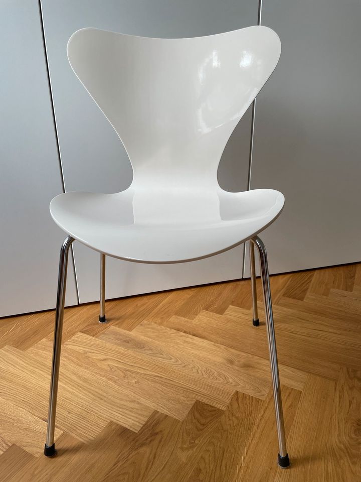 Fritz Hansen Arne Jacobsen Serie 7 3107 weiß Hochglanz Silk Seide in Essen