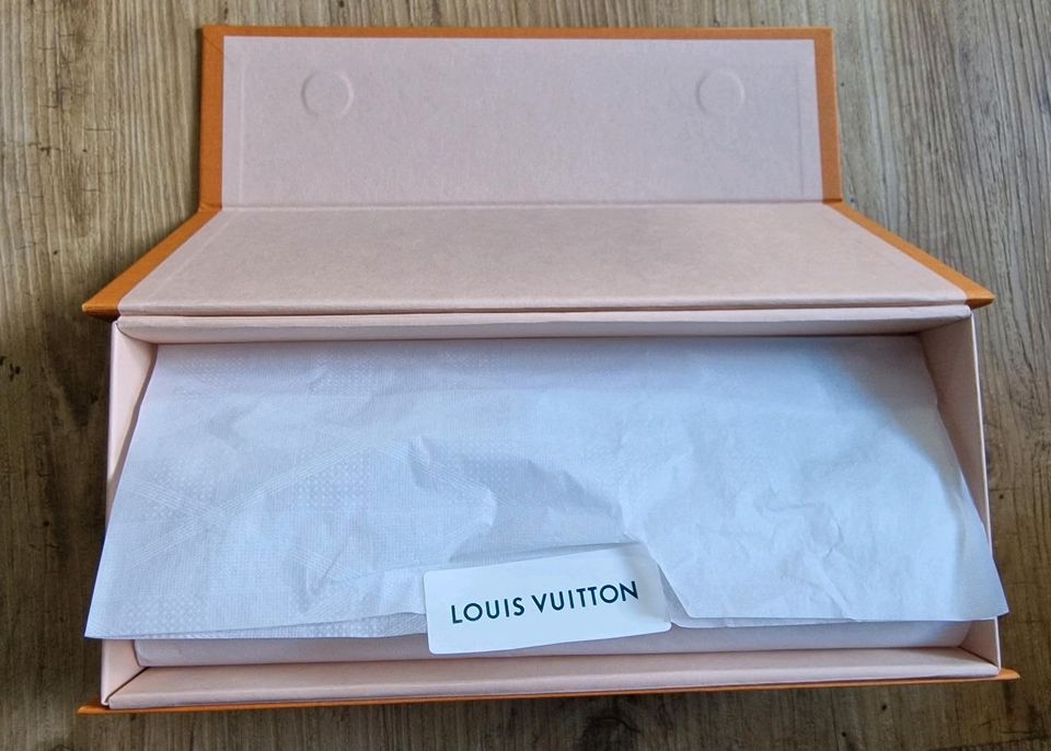 Leere Louis Vuitton Parfumbox mit Karton in Erfurt