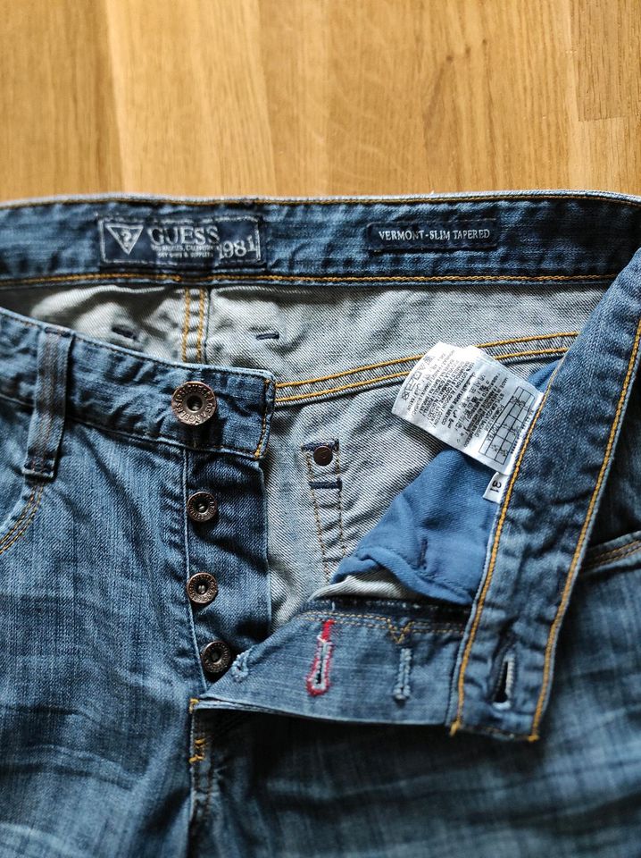 Guess Jeans Cropped Gr 31 in Berlin