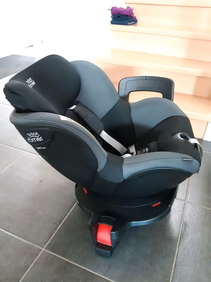 Britax Römer Dualfix M i-Size Reboarder Kindersitz in Welzheim