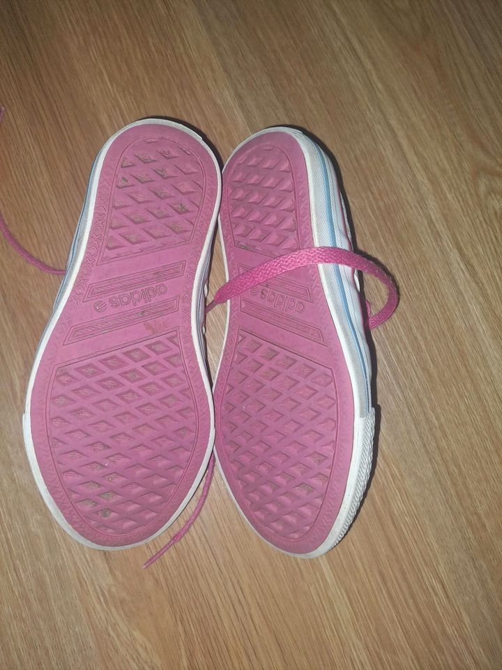 Adidas 3 Stripes Größe 30 Schnürsenkel Sterne weiß pink in Bennewitz (bei Wurzen)