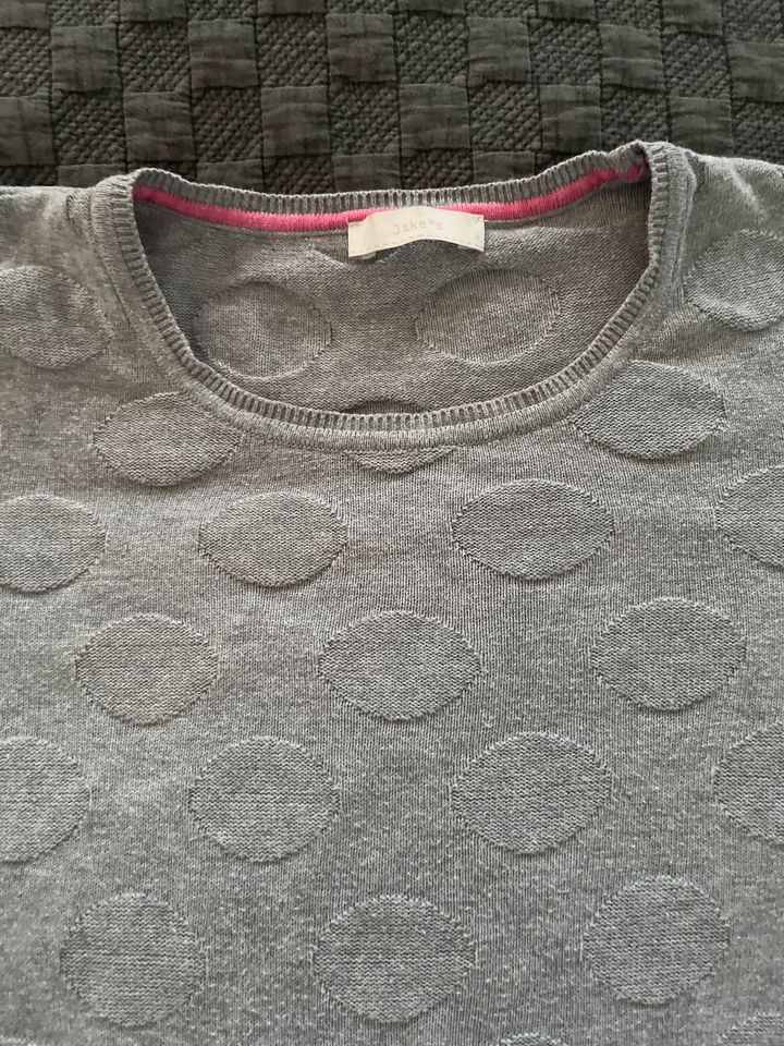 Jake‘s Pullover grau mit Punkten in Schechen