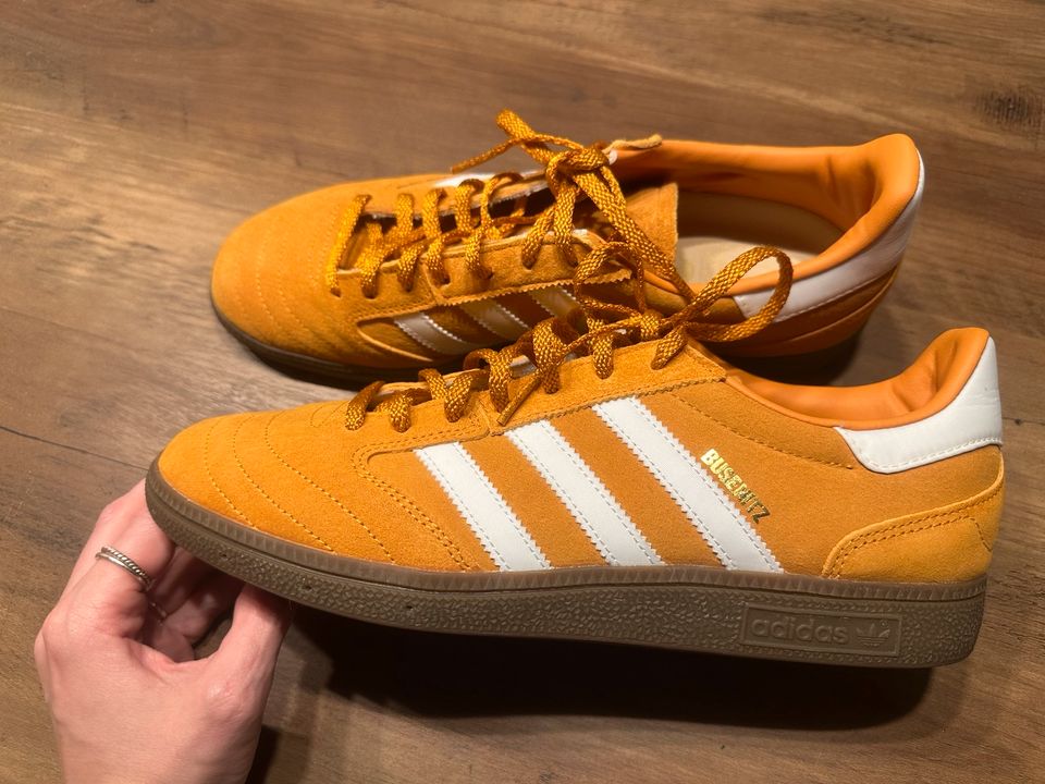 Verkaufe hier NEUE Adidas  BUSENITZ in Gr. 44 in Orange in Langen (Hessen)