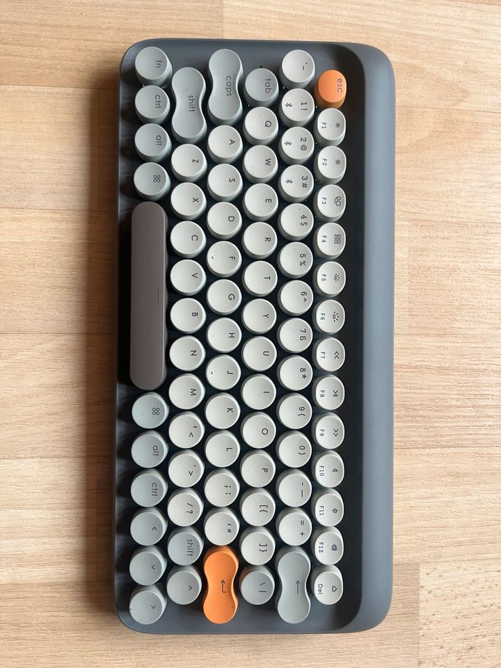 Mechanisch kabellose Tastatur Keyboard Schreibmaschinen Feel in Düsseldorf