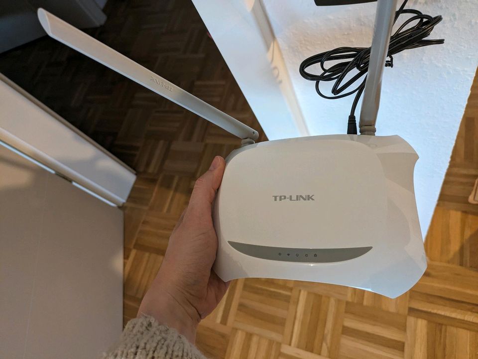 Wireless Router TP-Link Model TL-WR840N in Hochheim am Main