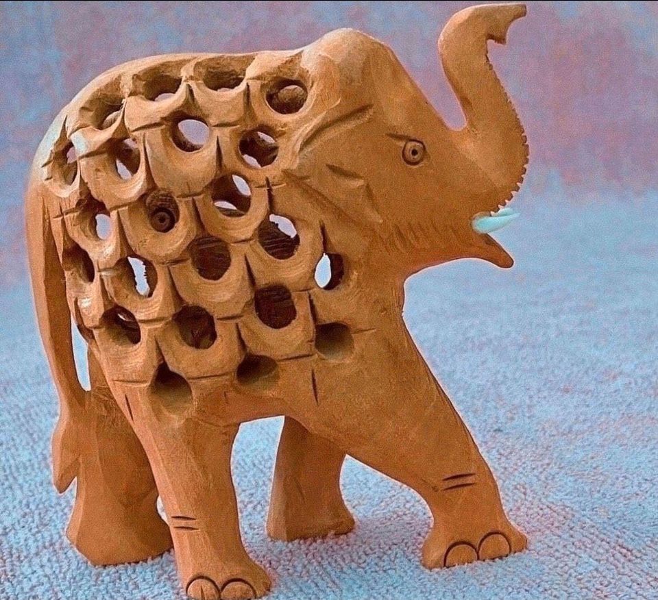 Holz-Skulptur „Elefant im Elefant“ - Handarbeit - 10 cm in Castrop-Rauxel