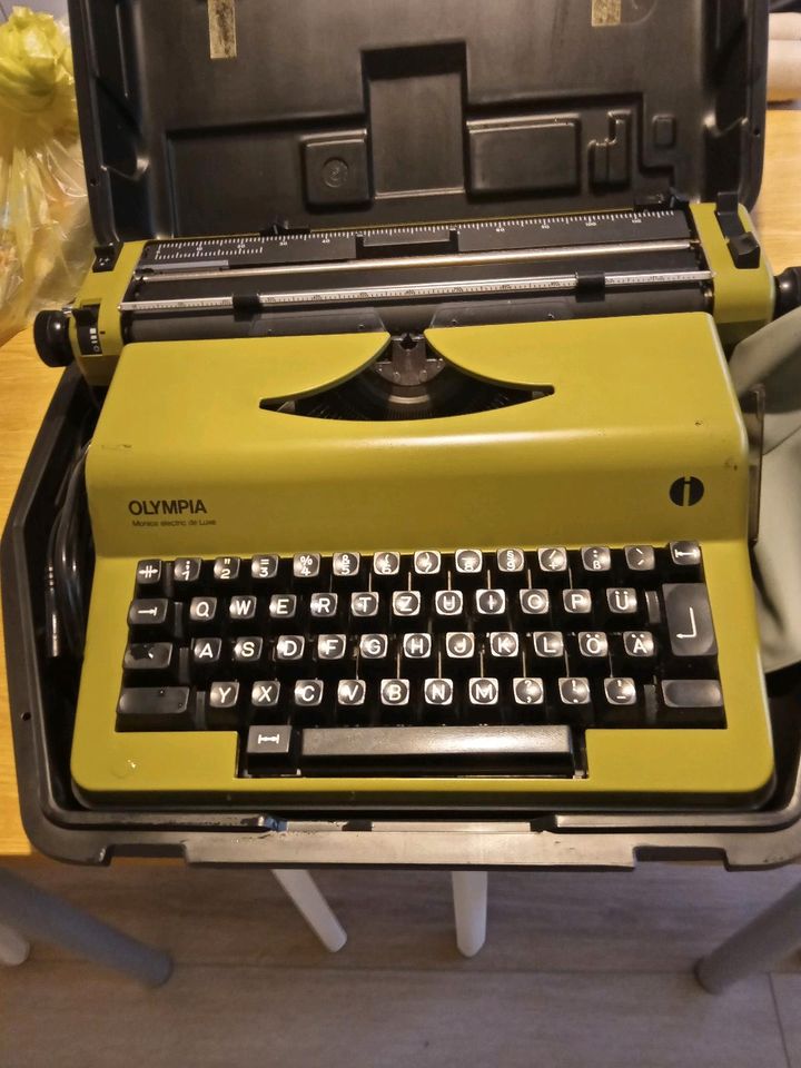 Elektrische Schreibmaschine in Andernach
