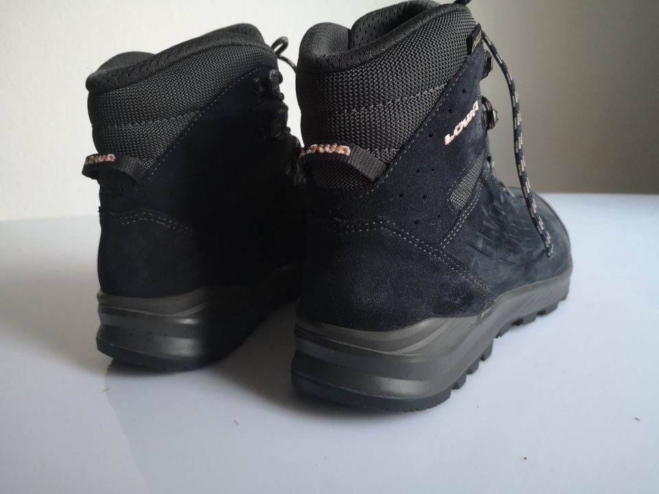 Damen Wander Schuhe Boots LOWA EXPLORER GTX Gr 41 blau Leder in Erkrath