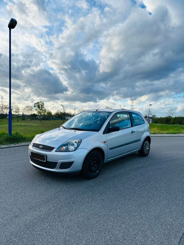 FORD FIESTA SCHECKHEFTGEPFLEGT in Mannheim