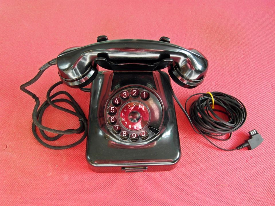 Altes originales Posttelefon in schwarz aus Bakelit in Wesseling