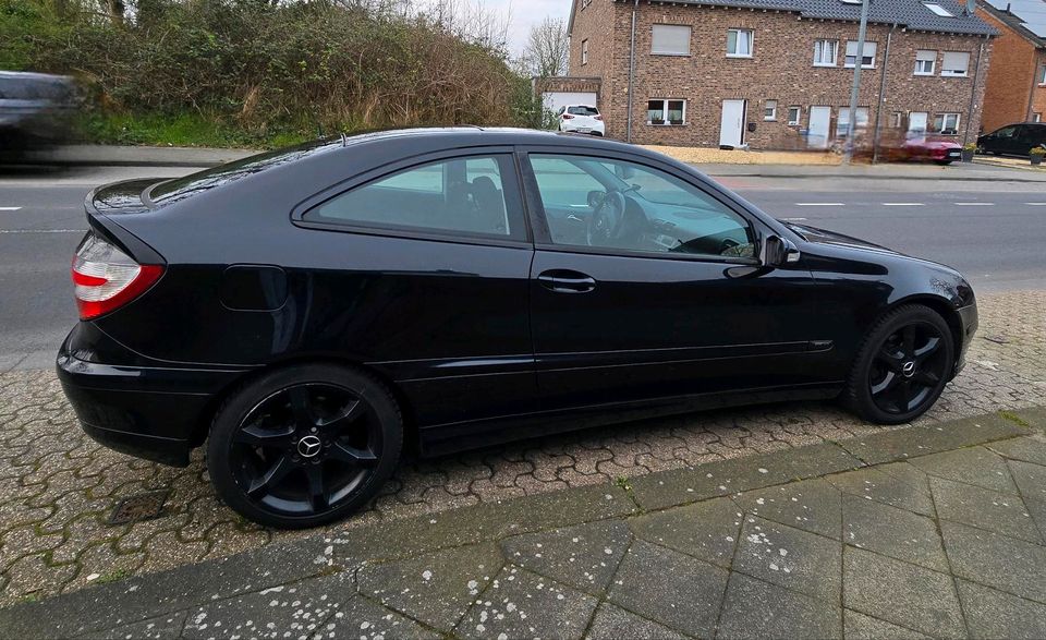 Mercedes C200 Coupé, Panoramodach, Xenonscheinwerfer in Mönchengladbach