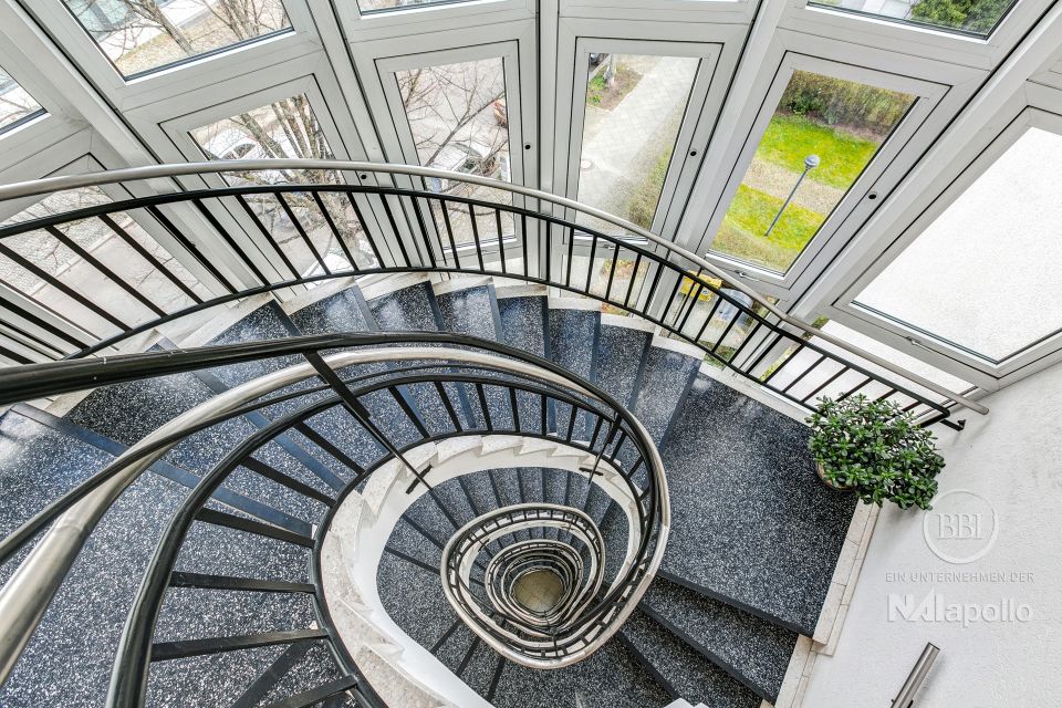 SANIERTE DACHTERRASSEN-WOHNUNG OHNE LIFT! FREI! in Berlin