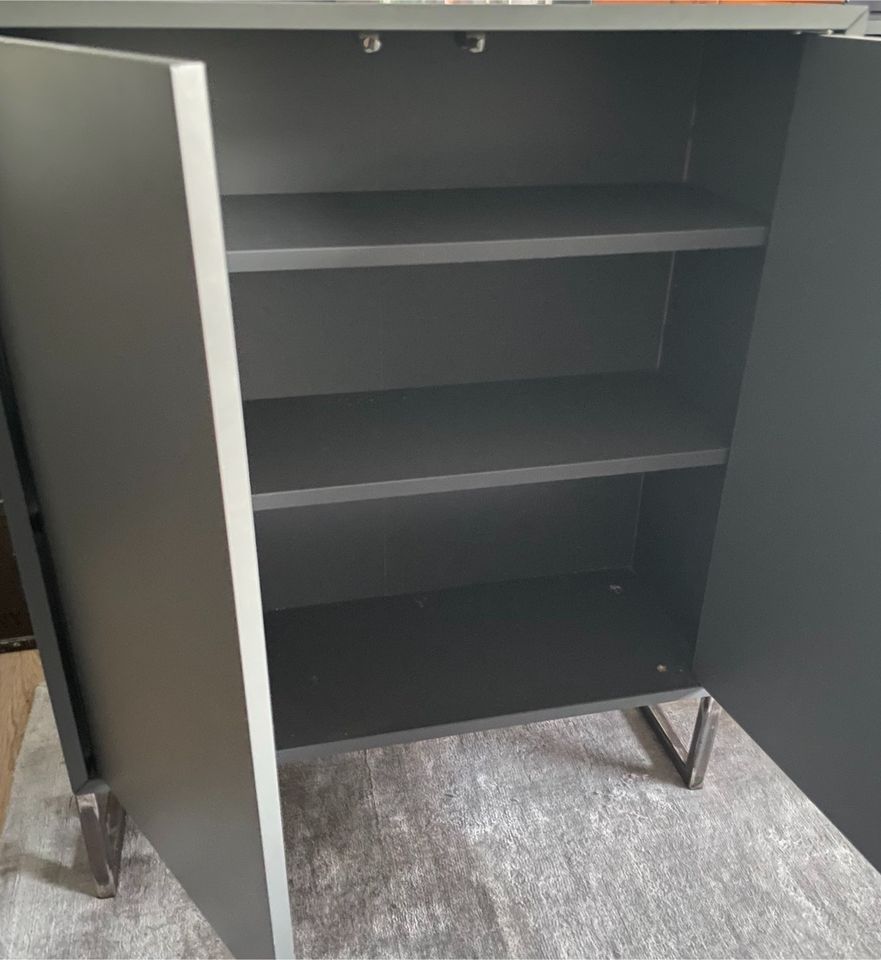 Ikea Eket Schrank schmale Version in Kleinostheim