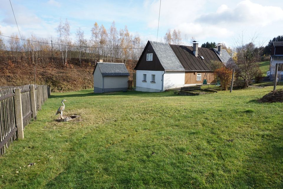 kleines Wohnhaus auf großem Grundstück in Adorf-Vogtland