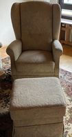 Sehr gut erhaltener Sessel und Hocker zu verkaufen Rheinland-Pfalz - Altrip Vorschau