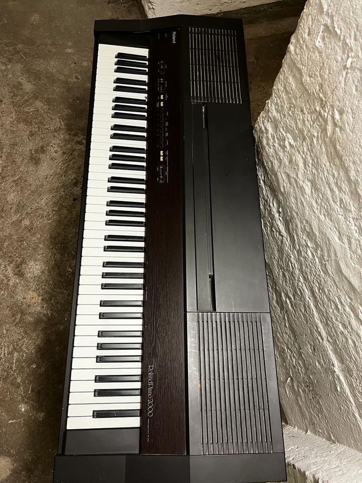 Roland HP 2000 Piano in Köln