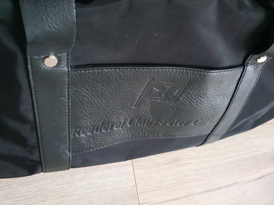 2 x Reisetasche Weekender schwarz ca 60 x 25 x 25 cm - je 25€ in Geisenheim