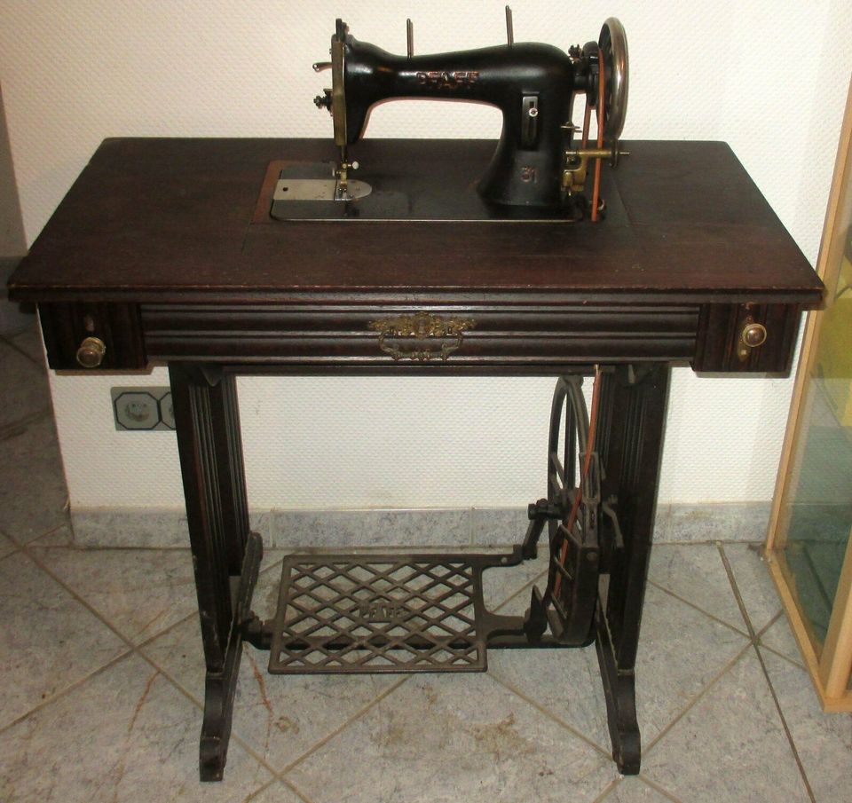 Antike Nähmaschine Pfaff 31 versenkbar mit Tisch in Weyerbusch