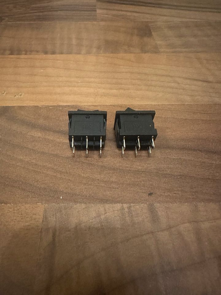 5x 6-Pin Schalter Wippschalter 12V 230V EIN-AUS-EIN EIN-AUS in Berlin