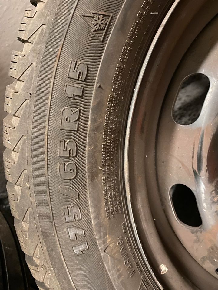 4 Winterreifen mit Stahlfelgen Von Mini 175/ 65 R 15. 84H in Iserlohn