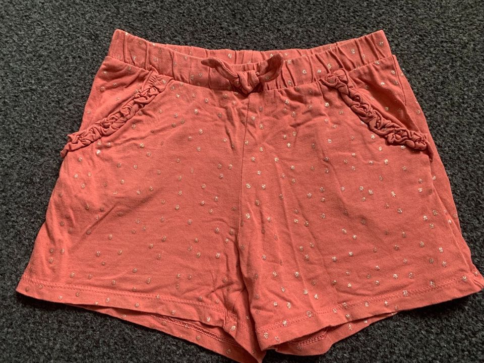 Shorts Größe 110/116 H& M in Bischofswerda