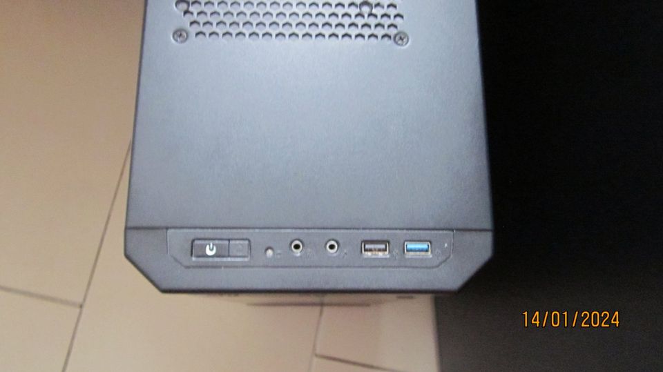 SilentMax Computer mit Monitor und Mouse in Boppard