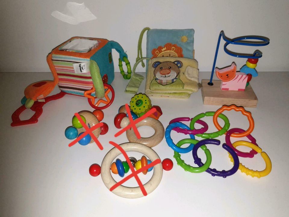 Babyspielzeug Würfel Motorikschleife Stoffbücher für Kinderwagen in Brakel