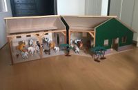 Spielscheune aus Holz mit Tieren (viele von Schleich) Hessen - Rüsselsheim Vorschau