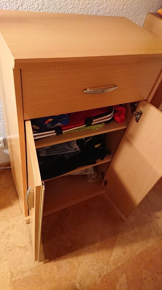 Schrank mit einer Schublade / 2 Türen 1 Schublade in Leipzig