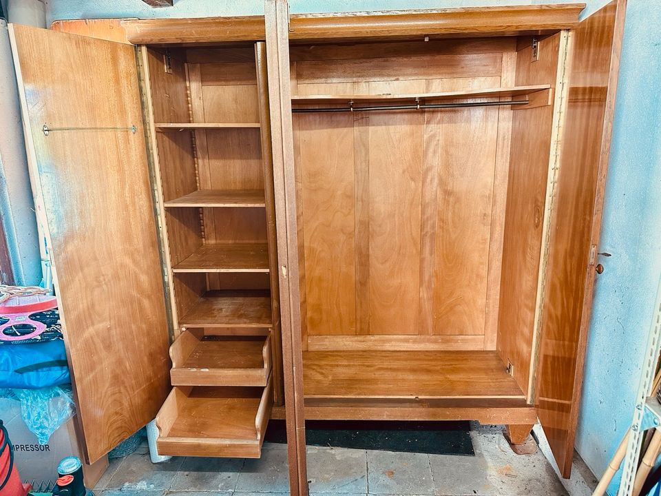 Vintage Wohnzimmer Schrank einfach in Wiesbaden