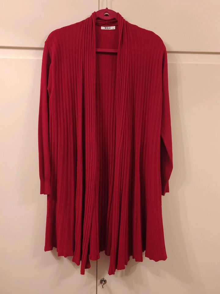 NEU - LANGE STRICKJACKE - ROT - GR. S/M in Rellingen