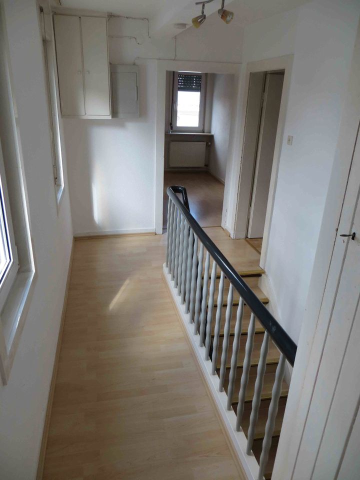 Ein- bis Zweifamilienhaus (6 Zimmer, 3 Bäder, Küche) zur Miete in Ober-Ramstadt