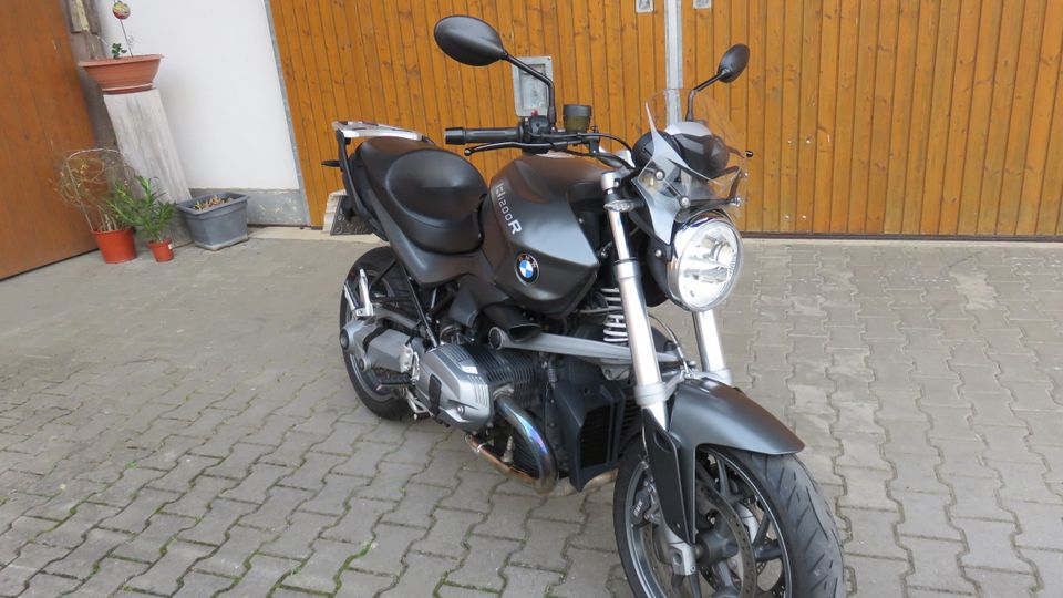 BMW R 1200 R in Rain Niederbay