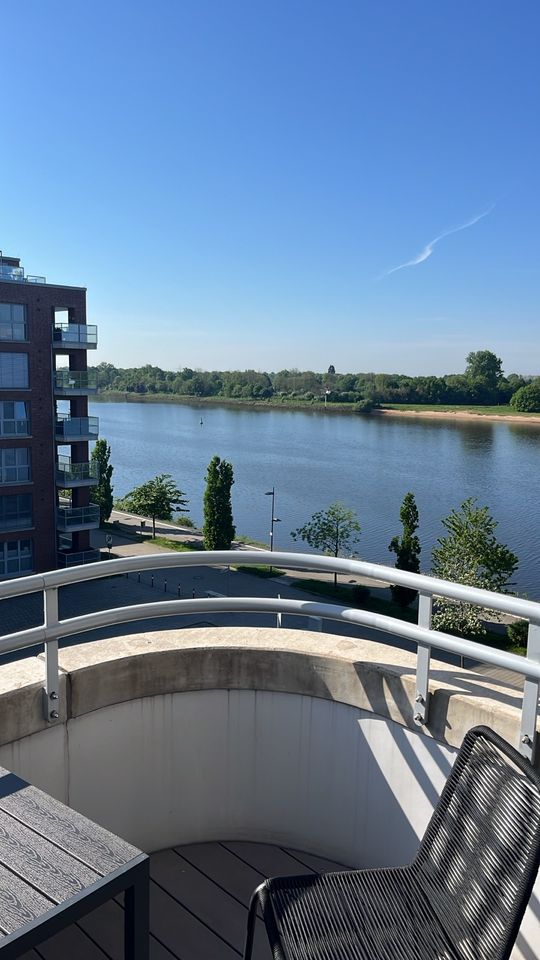 Schöne helle Wohnung in der Überseestadt mit Blick auf die Weser in Bremen