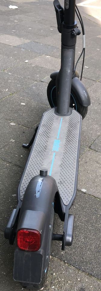 NINEBOT KickScooter MAX G30D II E-Scooter (10 Zoll, Schwarz) in Düsseldorf