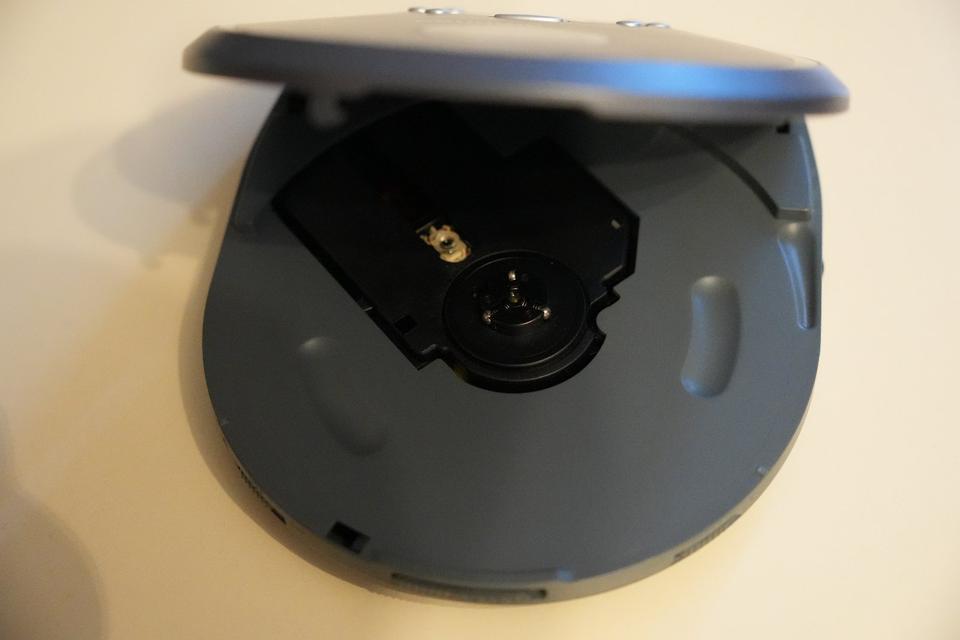 Grundig SQUIXX - CDP 4100 Discman tragbarer CD-Player CD-Spieler in Bochum