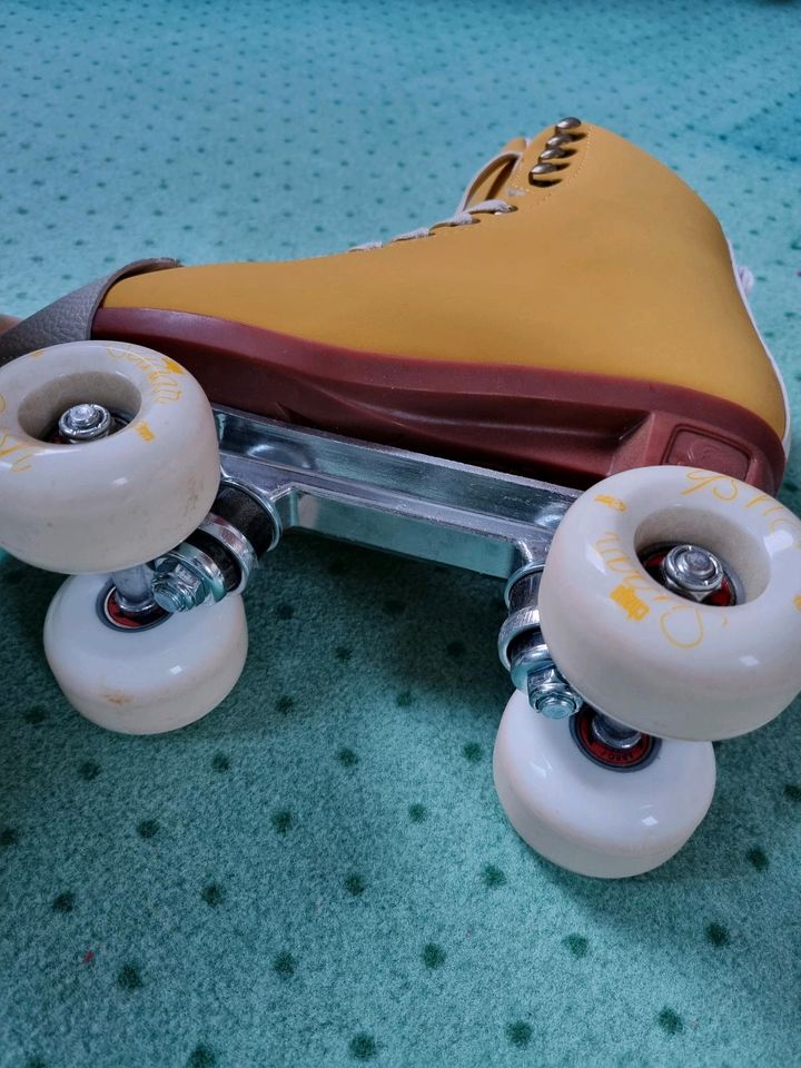 Chaya Rollschuhe -Roller Skates inkl. Tasche und Zubehör in Glinde