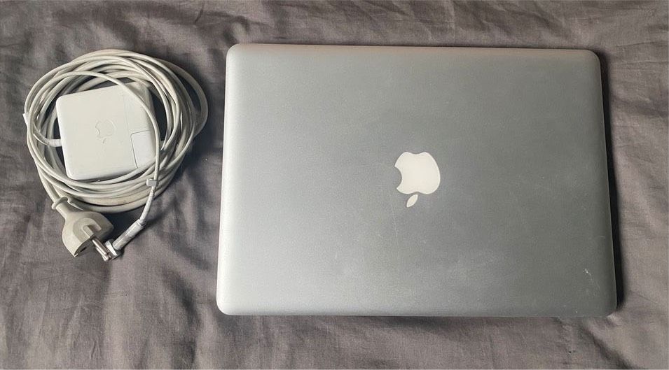 MacBook Pro“13 2009 SSD 8GB RAM OVP in Hannover