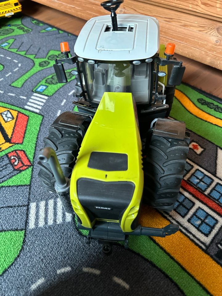 Bruder Claas Xerion in Schülp