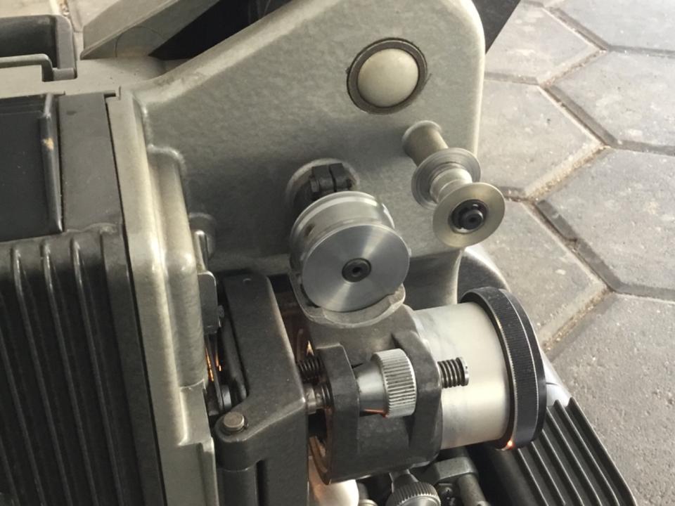 Historischer Filmprojektor mit Verstärker Bauer P5 16mm 1960 in Hamburg