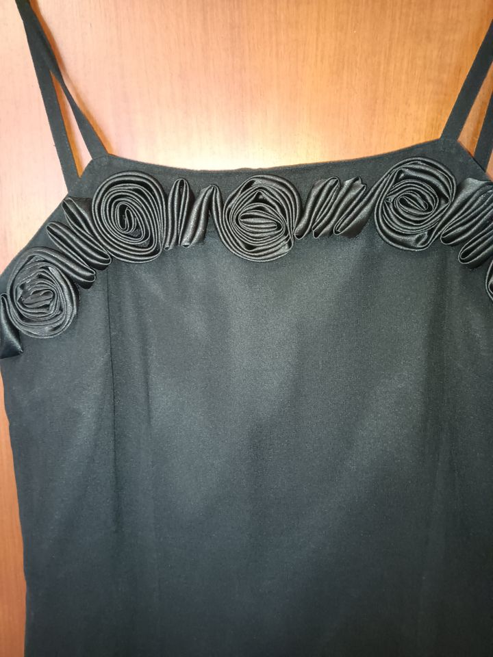 Schwarzes Kleid / Abendkleid Gr. 38 mit Rosendetails in Stuhr