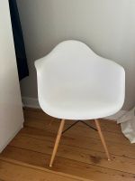 White plastic Chair weisser Stuhl Esszimmer Büro Wandsbek - Hamburg Poppenbüttel Vorschau