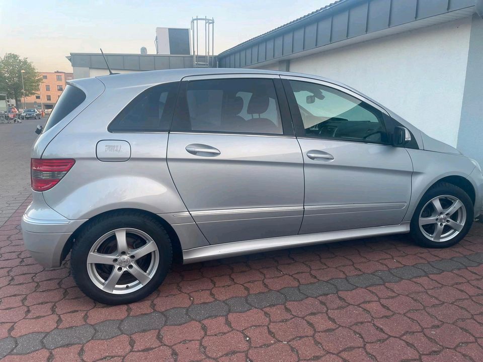 Mercedes-Benz B 180 CDI Diesel TÜV NEU in Henstedt-Ulzburg