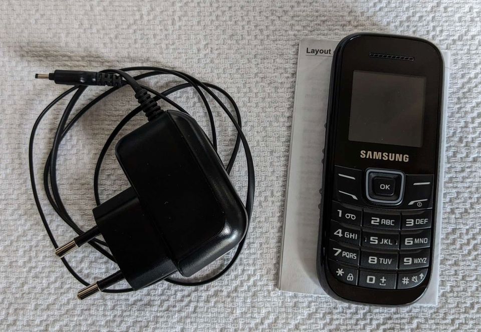 Samsung E1200i Handy schwarz inkl. Akku Ladekabel TOP wie NEU in Fulda