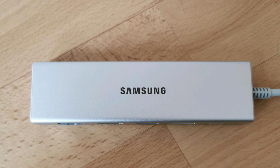 Samsung Galaxy Tab S8 Wi-Fi (128 GB) & reichlich Zubehör in Köln